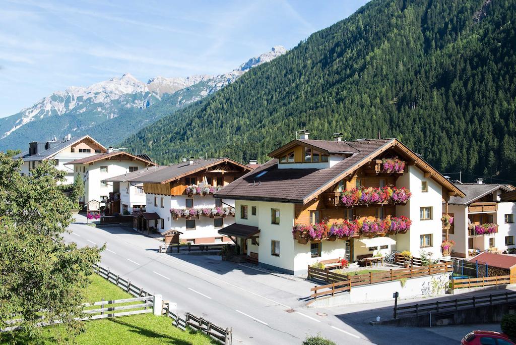 Hotel Pension Bergwelt Neustift im Stubaital Exterior foto